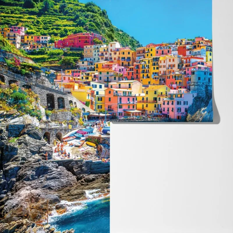 Fototapeta kolorowa nadmorska wioska na klifie – Wallissimo® Fototapeta kolorowa nadmorska wioska na klifie – Wallissimo®