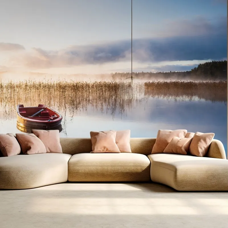 Fototapeta mglisty poranek nad jeziorem z czerwoną łódką