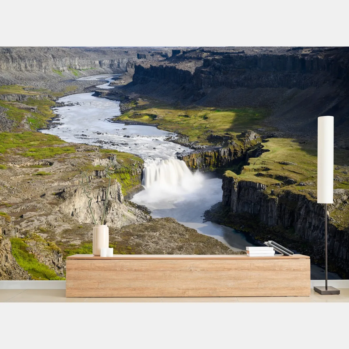 Fototapeta majestatyczny wodospad w islandzkim kanionie – Wallissimo® Fototapeta majestatyczny wodospad w islandzkim kanionie – Wallissimo®