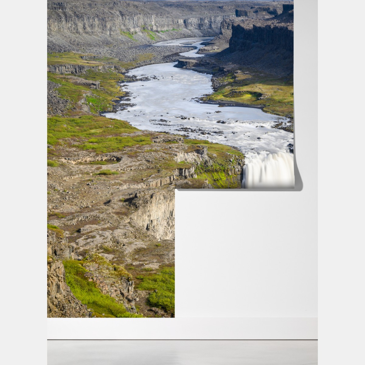 Fototapeta majestatyczny wodospad w islandzkim kanionie – Wallissimo® Fototapeta majestatyczny wodospad w islandzkim kanionie – Wallissimo®