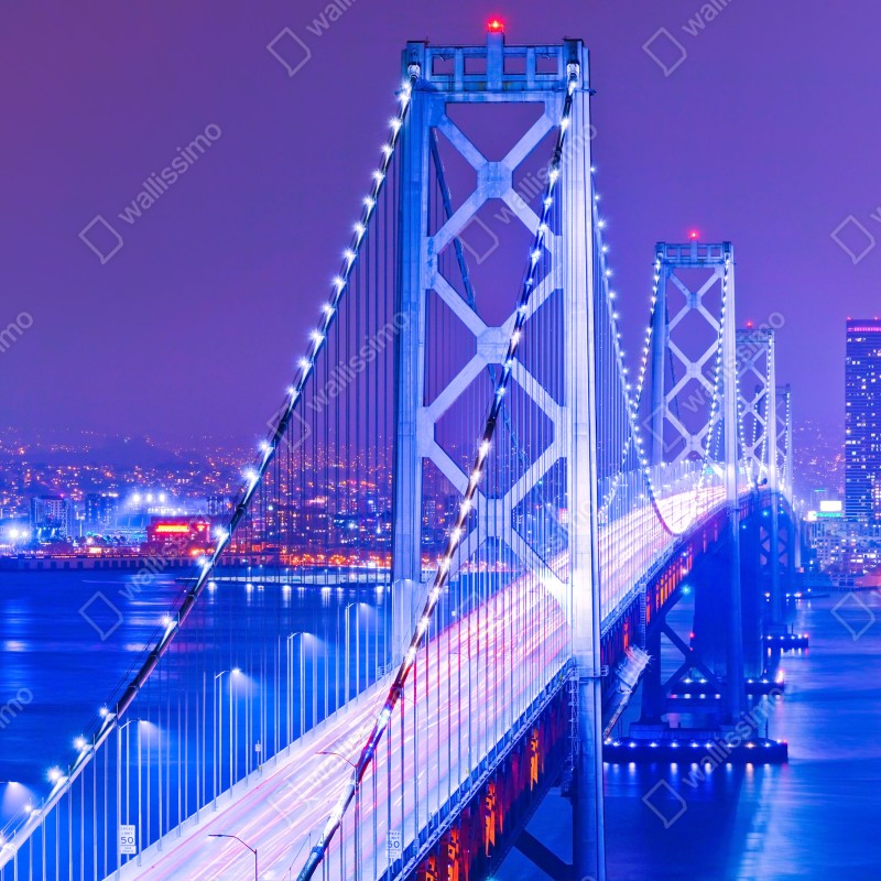 Fototapeta oświetlony most wiszący i panorama miasta nocą – Wallissimo® Fototapeta oświetlony most wiszący i panorama miasta nocą – Wallissimo®