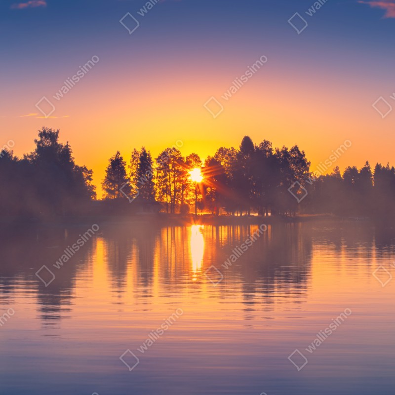 Fototapeta mglisty zachód słońca nad jeziorem – Wallissimo® Fototapeta mglisty zachód słońca nad jeziorem – Wallissimo®