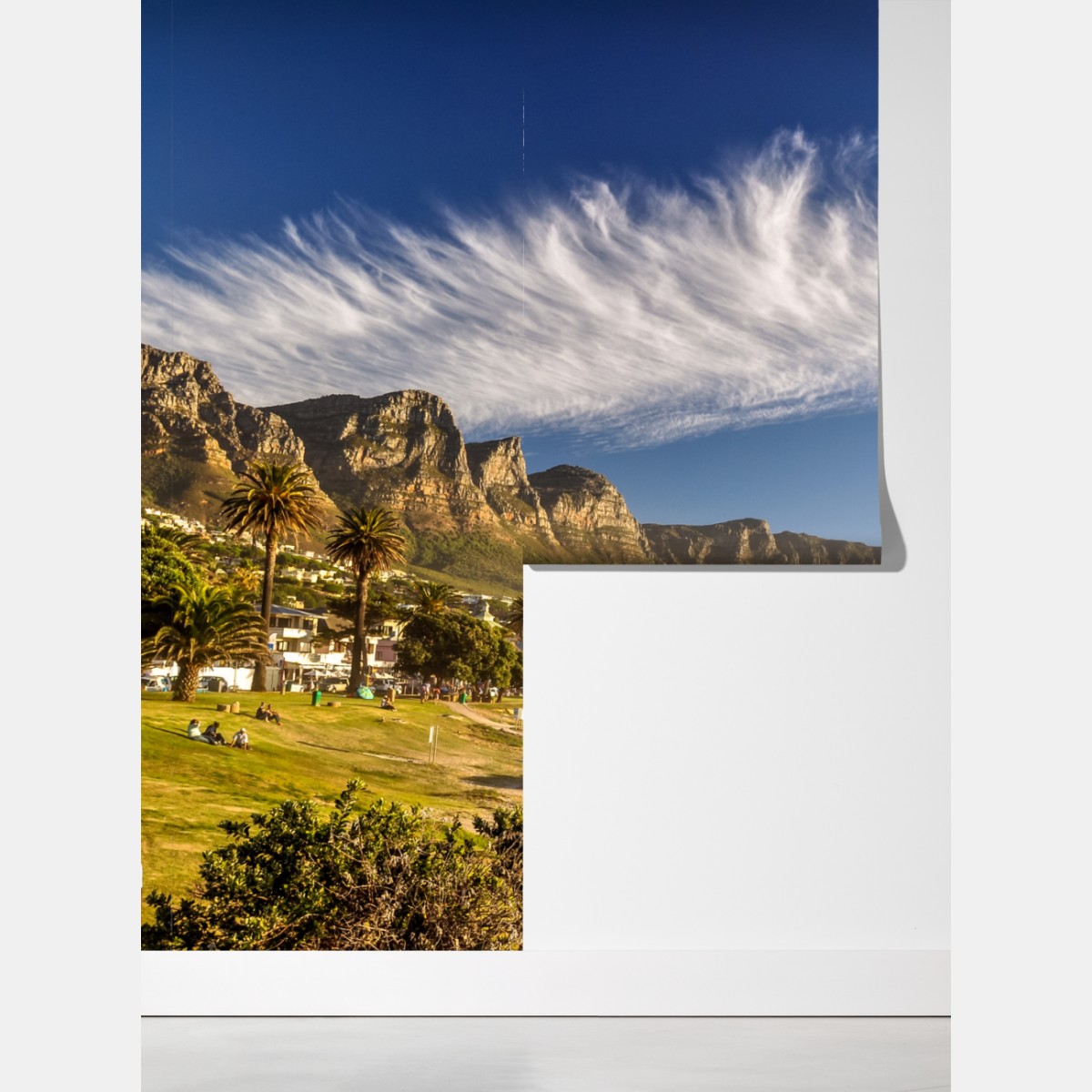 Fototapeta słoneczna plaża z górskim tłem – Wallissimo® Fototapeta słoneczna plaża z górskim tłem – Wallissimo®