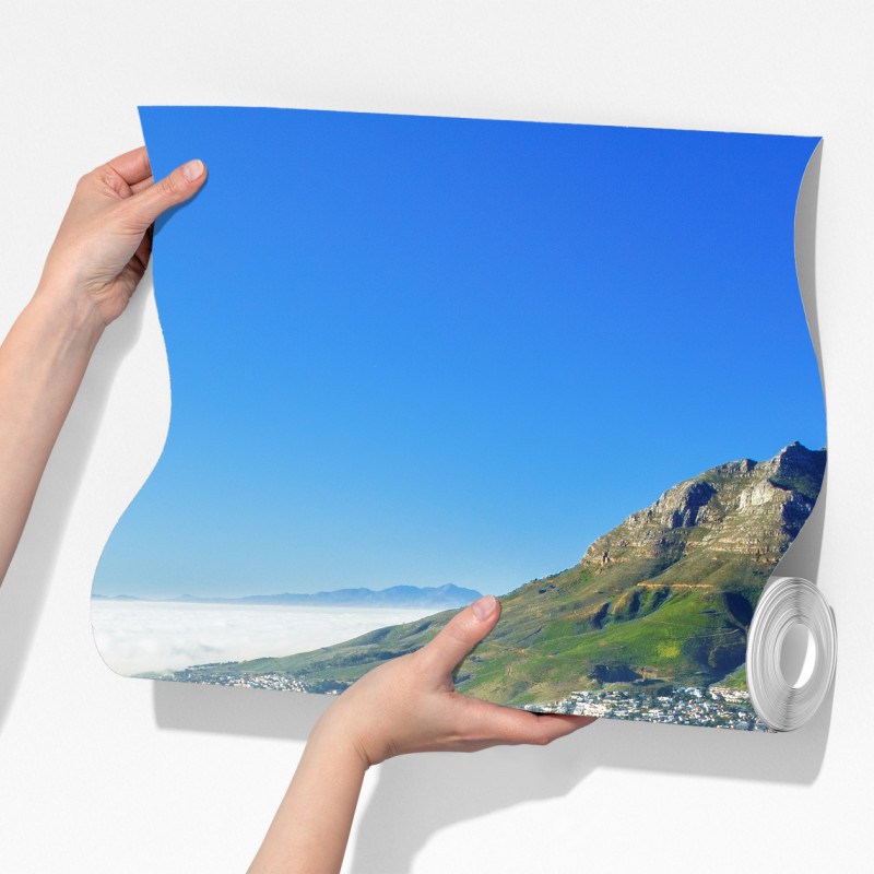 Fototapeta miejska panorama z górami i błękitnym niebem – Wallissimo® Fototapeta miejska panorama z górami i błękitnym niebem – Wallissimo®