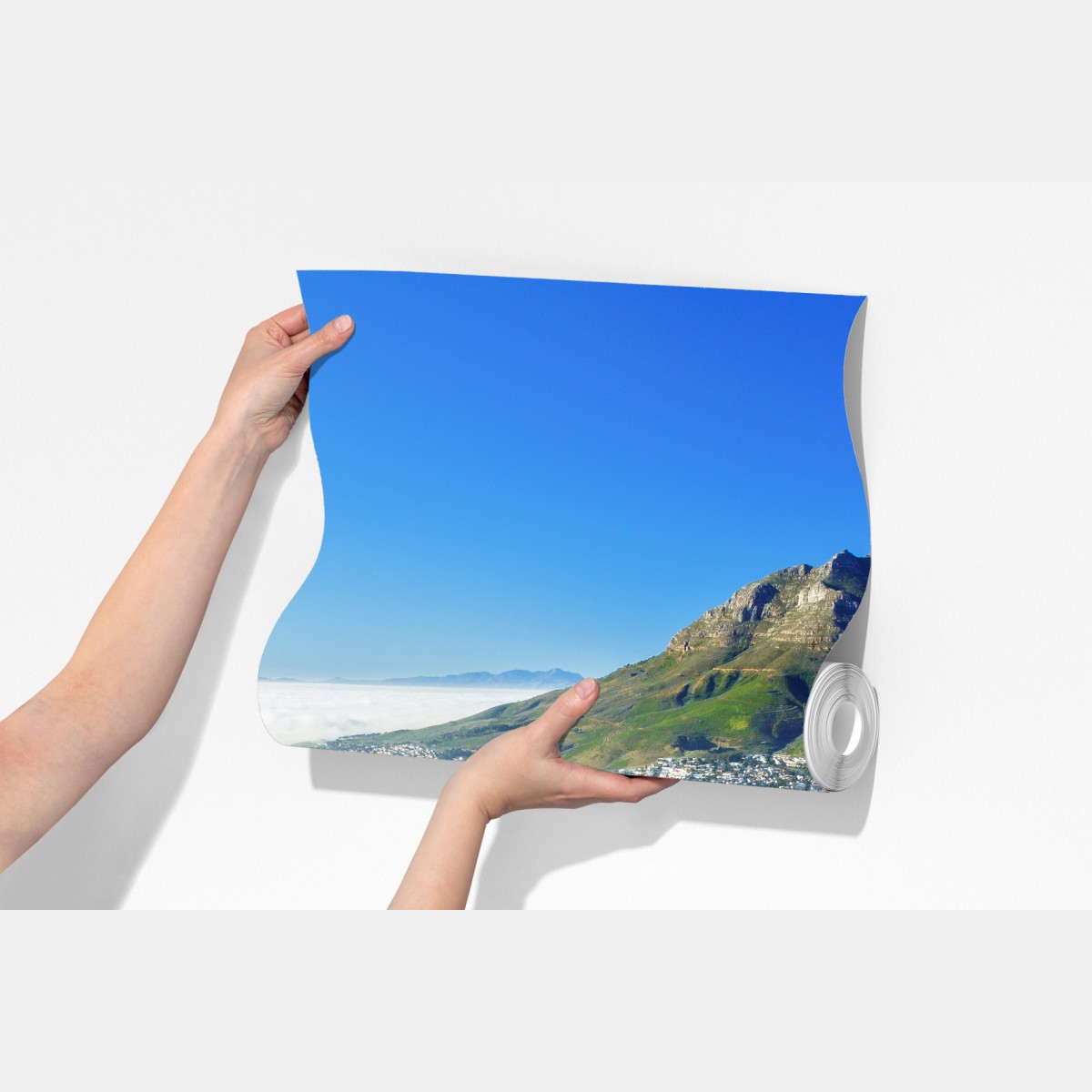 Fototapeta miejska panorama z górami i błękitnym niebem – Wallissimo® Fototapeta miejska panorama z górami i błękitnym niebem – Wallissimo®