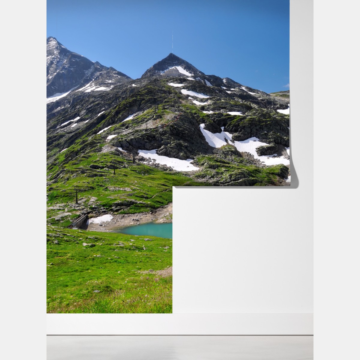 Fototapeta alpejskie jezioro z turkusową wodą i górami – Wallissimo® Fototapeta alpejskie jezioro z turkusową wodą i górami – Wallissimo®