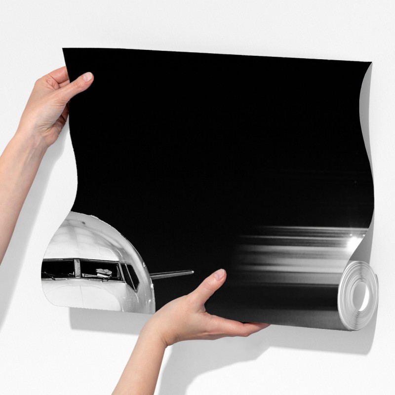 Fototapeta monochromatyczny odrzutowiec na płycie lotniska nocą – Wallissimo® Fototapeta monochromatyczny odrzutowiec na płycie lotniska nocą – Wallissimo®