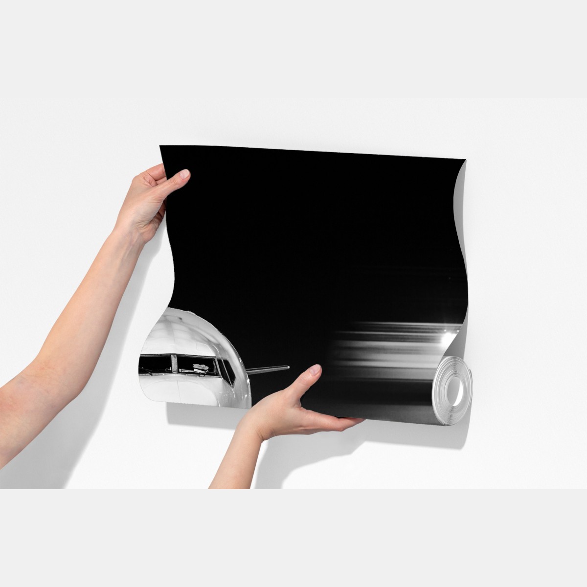 Fototapeta monochromatyczny odrzutowiec na płycie lotniska nocą – Wallissimo® Fototapeta monochromatyczny odrzutowiec na płycie lotniska nocą – Wallissimo®