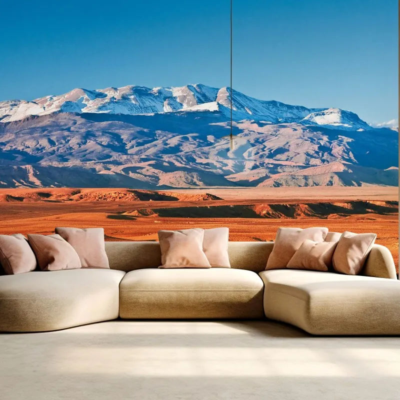 Fototapeta pustynia oświetlona słońcem z zaśnieżonymi górami – Wallissimo® Fototapeta pustynia oświetlona słońcem z zaśnieżonymi górami – Wallissimo®