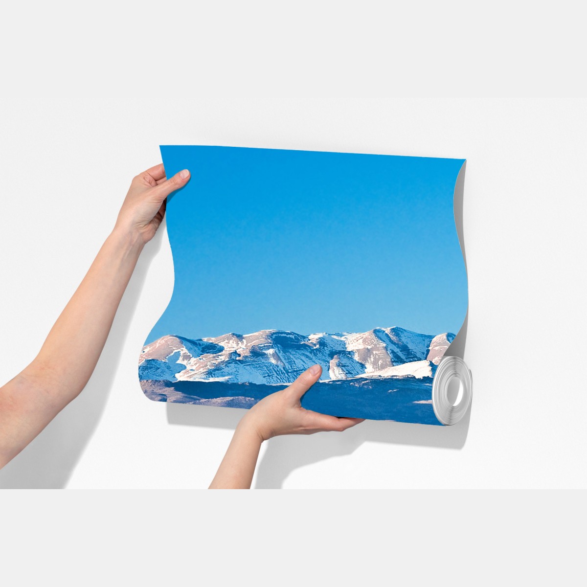 Fototapeta pustynia oświetlona słońcem z zaśnieżonymi górami – Wallissimo® Fototapeta pustynia oświetlona słońcem z zaśnieżonymi górami – Wallissimo®