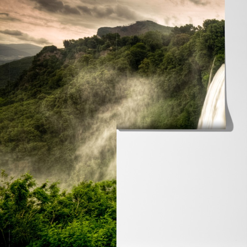 Fototapeta wodospad Marmore w Umbrii: mglista zieleń – Wallissimo® Fototapeta wodospad Marmore w Umbrii: mglista zieleń – Wallissimo®