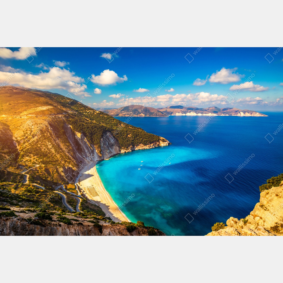 Fototapeta słoneczny widok na plażę Myrtos, Kefalonia – Wallissimo® Fototapeta słoneczny widok na plażę Myrtos, Kefalonia – Wallissimo®