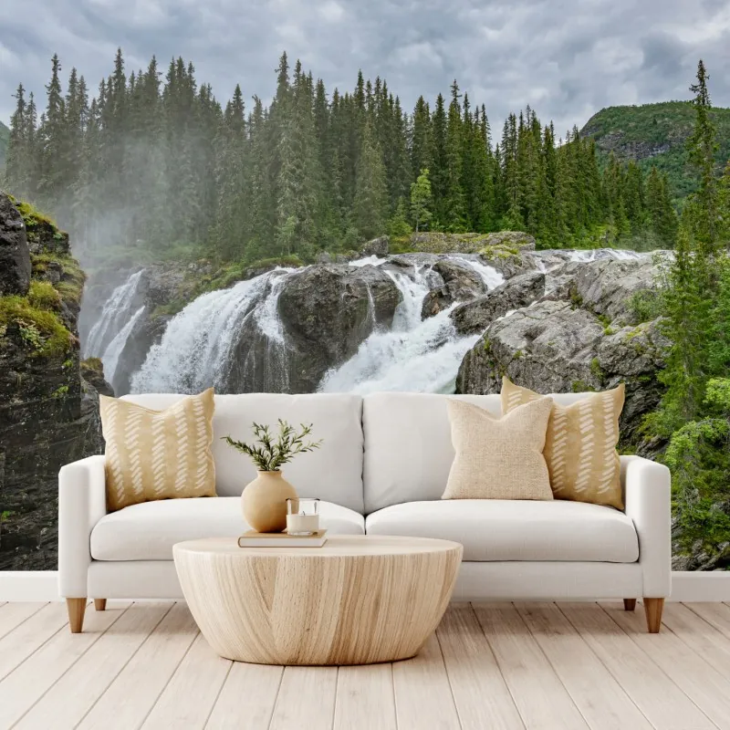 Fototapeta mglisty wodospad w bujnym sosnowym lesie – Wallissimo® Fototapeta mglisty wodospad w bujnym sosnowym lesie – Wallissimo®