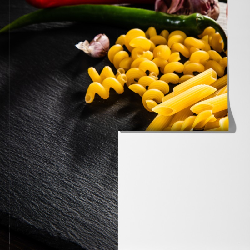 Fototapeta zbiór suchych makaronów i świeże składniki – Wallissimo® Fototapeta zbiór suchych makaronów i świeże składniki – Wallissimo®