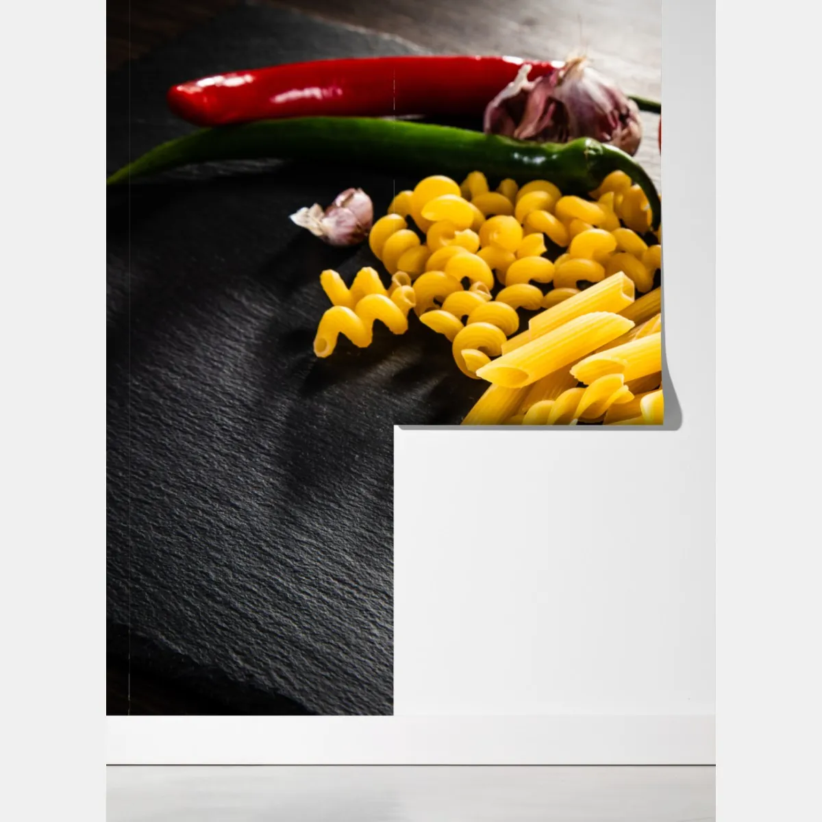 Fototapeta zbiór suchych makaronów i świeże składniki – Wallissimo® Fototapeta zbiór suchych makaronów i świeże składniki – Wallissimo®