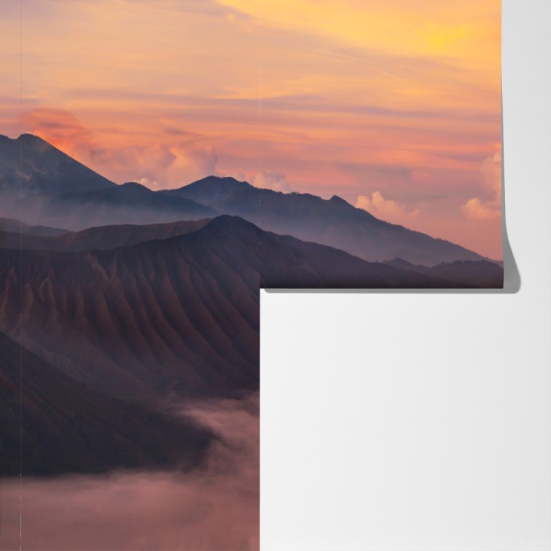 Fototapeta wschodzący balon nad mglistymi górami – Wallissimo® Fototapeta wschodzący balon nad mglistymi górami – Wallissimo®