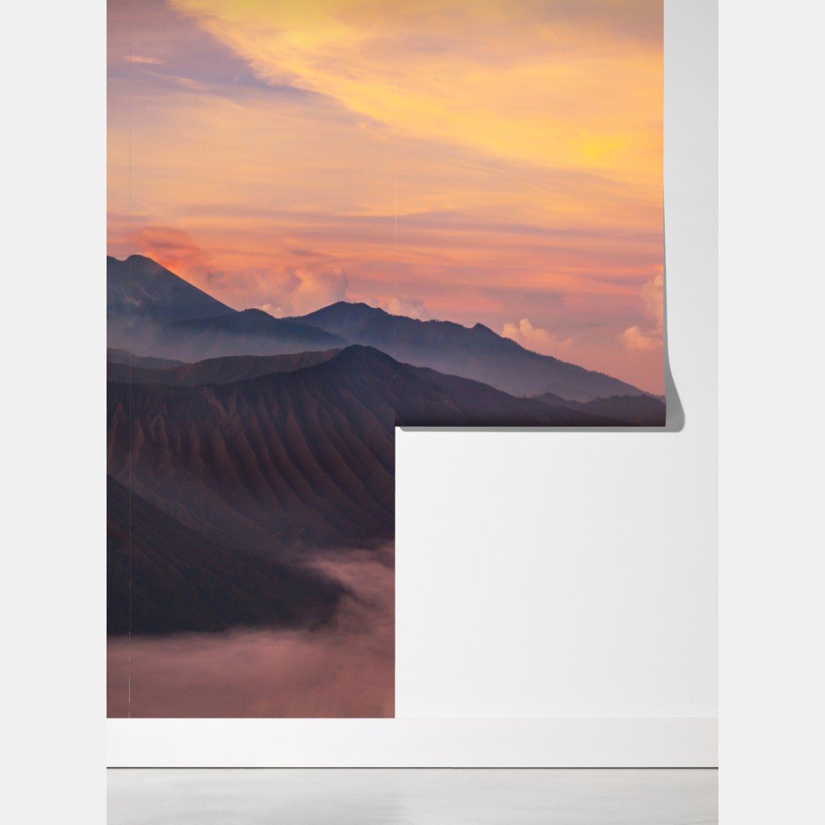 Fototapeta wschodzący balon nad mglistymi górami – Wallissimo® Fototapeta wschodzący balon nad mglistymi górami – Wallissimo®