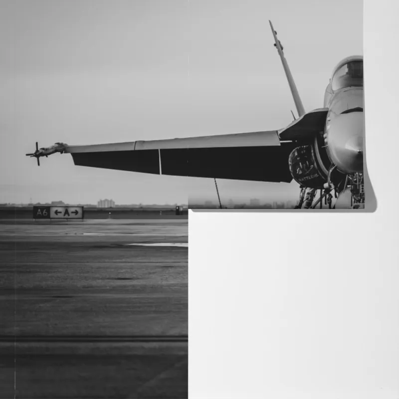 Fototapeta myśliwiec na pasie startowym – Wallissimo® Fototapeta myśliwiec na pasie startowym – Wallissimo®