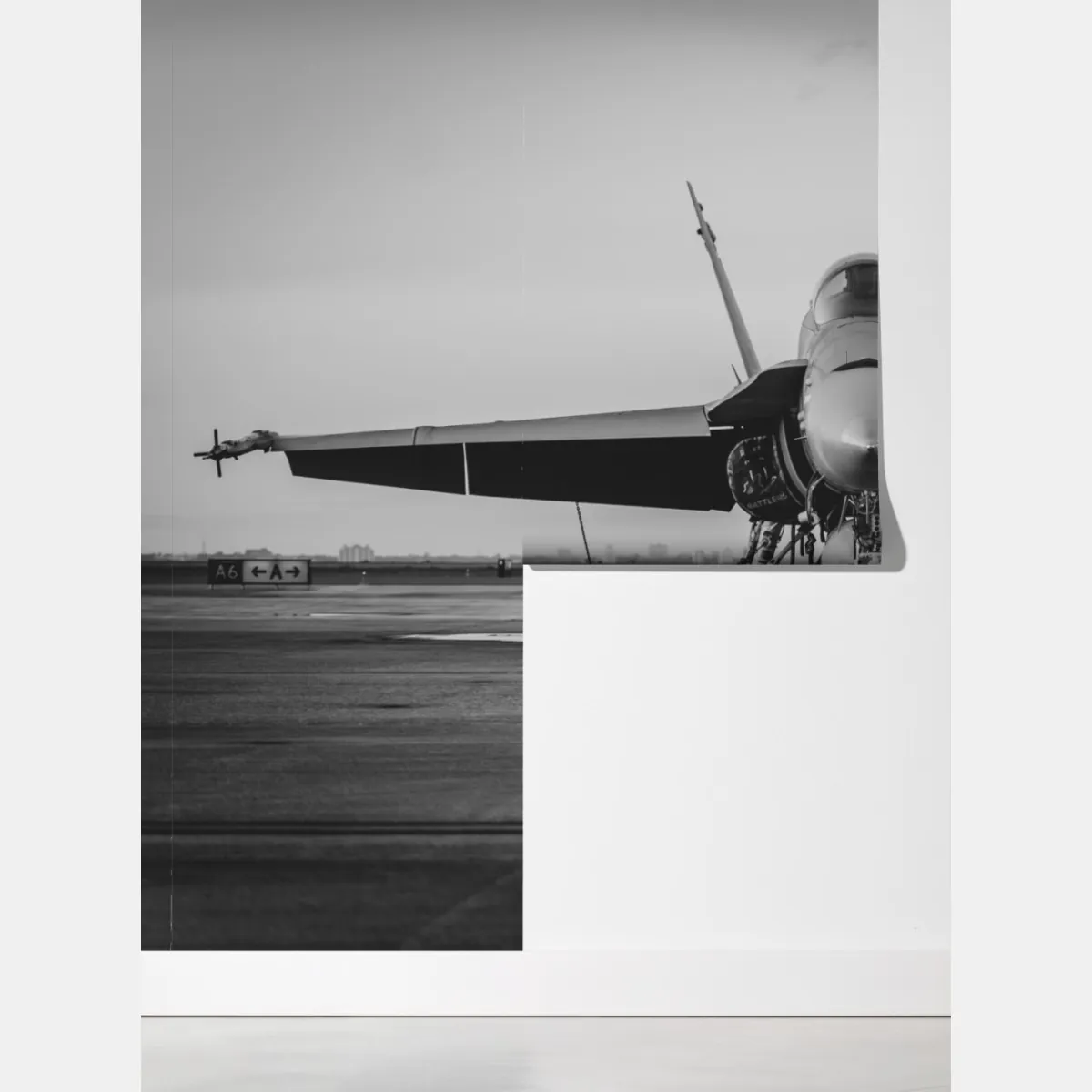 Fototapeta myśliwiec na pasie startowym – Wallissimo® Fototapeta myśliwiec na pasie startowym – Wallissimo®