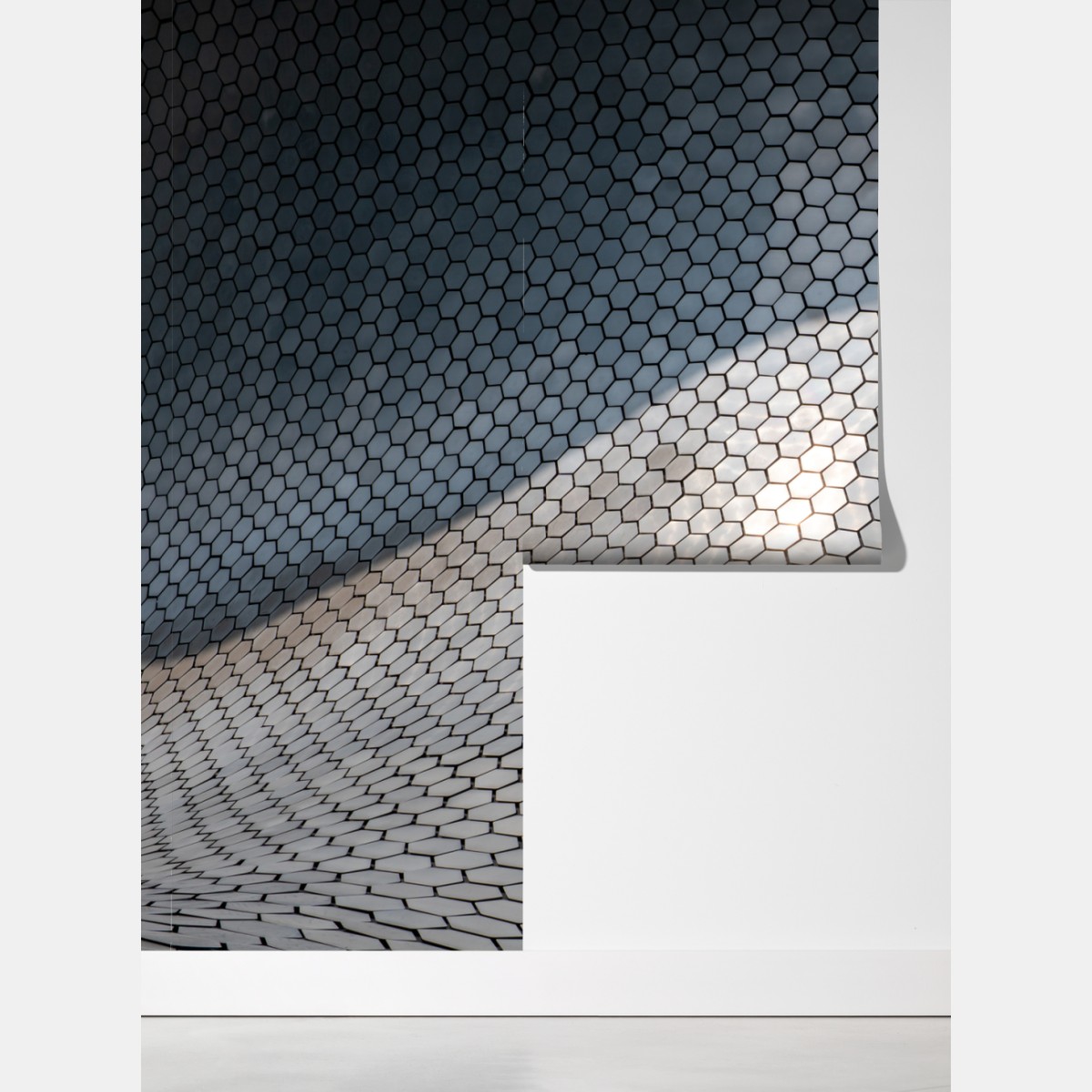 Fototapeta metaliczna heksagonalna elewacja geometryczna – Wallissimo® Fototapeta metaliczna heksagonalna elewacja geometryczna – Wallissimo®