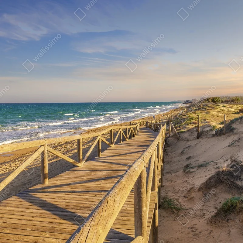 Fototapeta drewniany pomost na plażę w Guardamar – Wallissimo® Fototapeta drewniany pomost na plażę w Guardamar – Wallissimo®