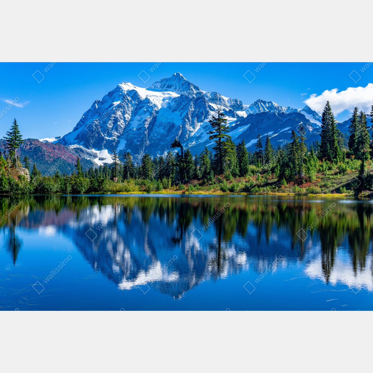 Fototapeta majestatyczne odbicie gór nad jeziorem – Wallissimo® Fototapeta majestatyczne odbicie gór nad jeziorem – Wallissimo®