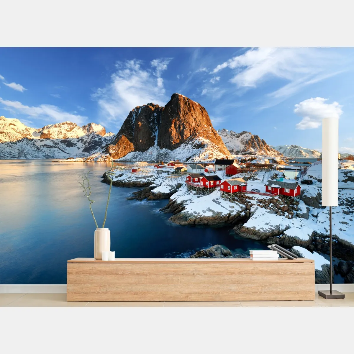 Fototapeta słoneczna wioska Hamnøy nad fiordem – Wallissimo® Fototapeta słoneczna wioska Hamnøy nad fiordem – Wallissimo®