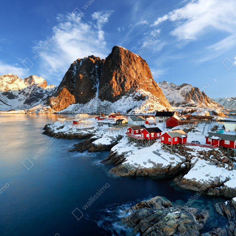 Fototapeta słoneczna wioska Hamnøy nad fiordem – Wallissimo® Fototapeta słoneczna wioska Hamnøy nad fiordem – Wallissimo®