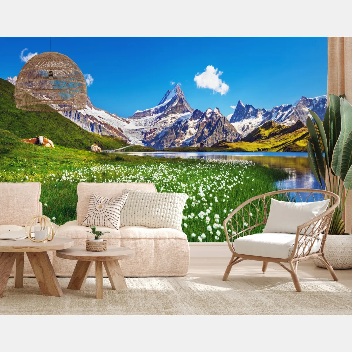 Fototapeta alpejskie jezioro z łąką pełną kwiatów – Wallissimo® Fototapeta alpejskie jezioro z łąką pełną kwiatów – Wallissimo®
