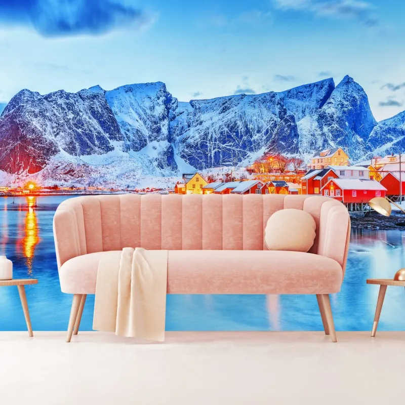 Fototapeta zaśnieżona nadmorska wioska u stóp gór – Wallissimo® Fototapeta zaśnieżona nadmorska wioska u stóp gór – Wallissimo®