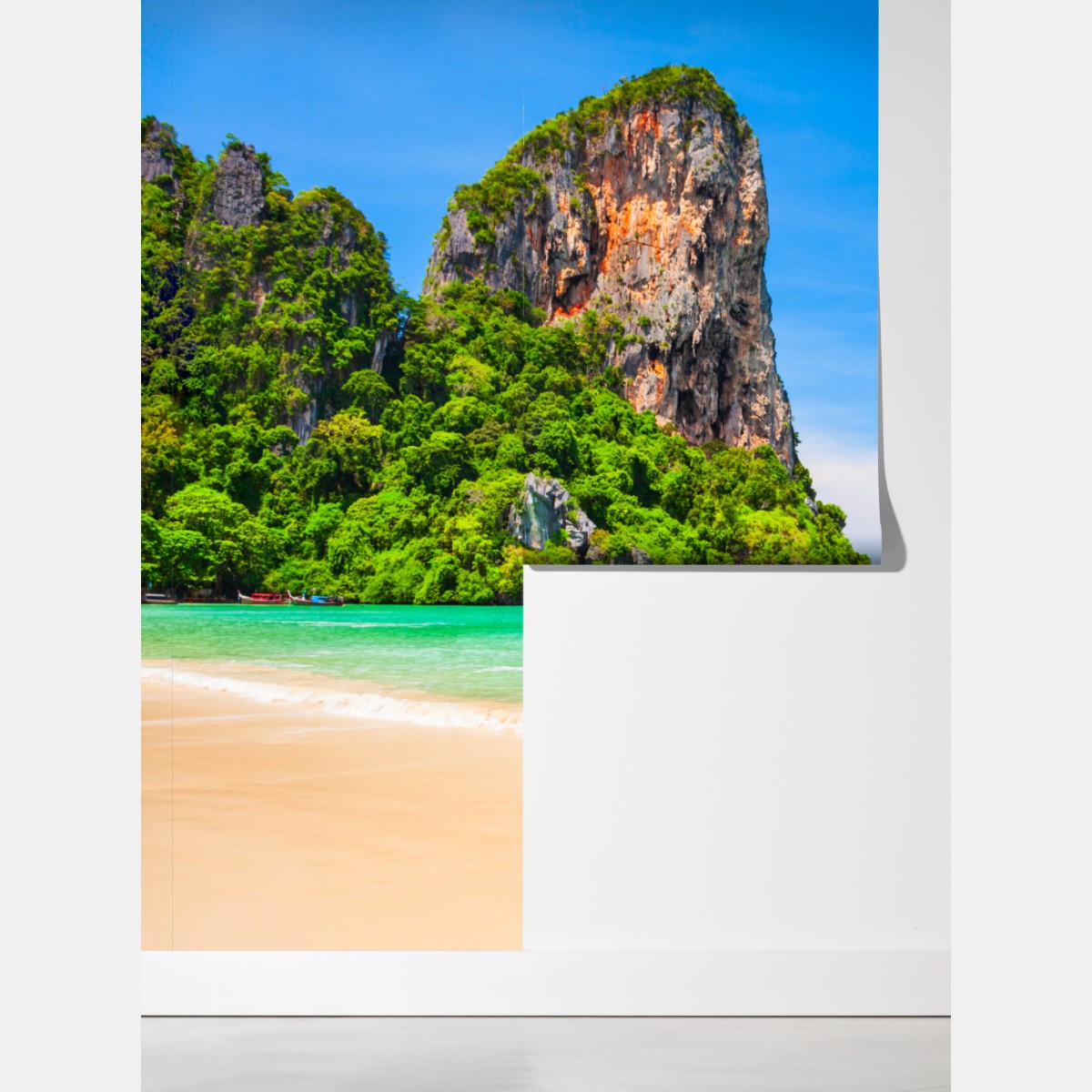 Fototapeta tropikalna plaża z tradycyjnymi łodziami w Tajlandii – Wallissimo® Fototapeta tropikalna plaża z tradycyjnymi łodziami w Tajlandii – Wallissimo®