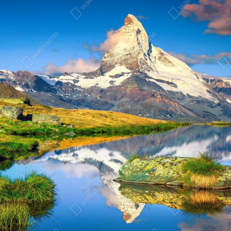 Fototapeta majestatyczny Matterhorn odbity w alpejskim jeziorze – Wallissimo® Fototapeta majestatyczny Matterhorn odbity w alpejskim jeziorze – Wallissimo®