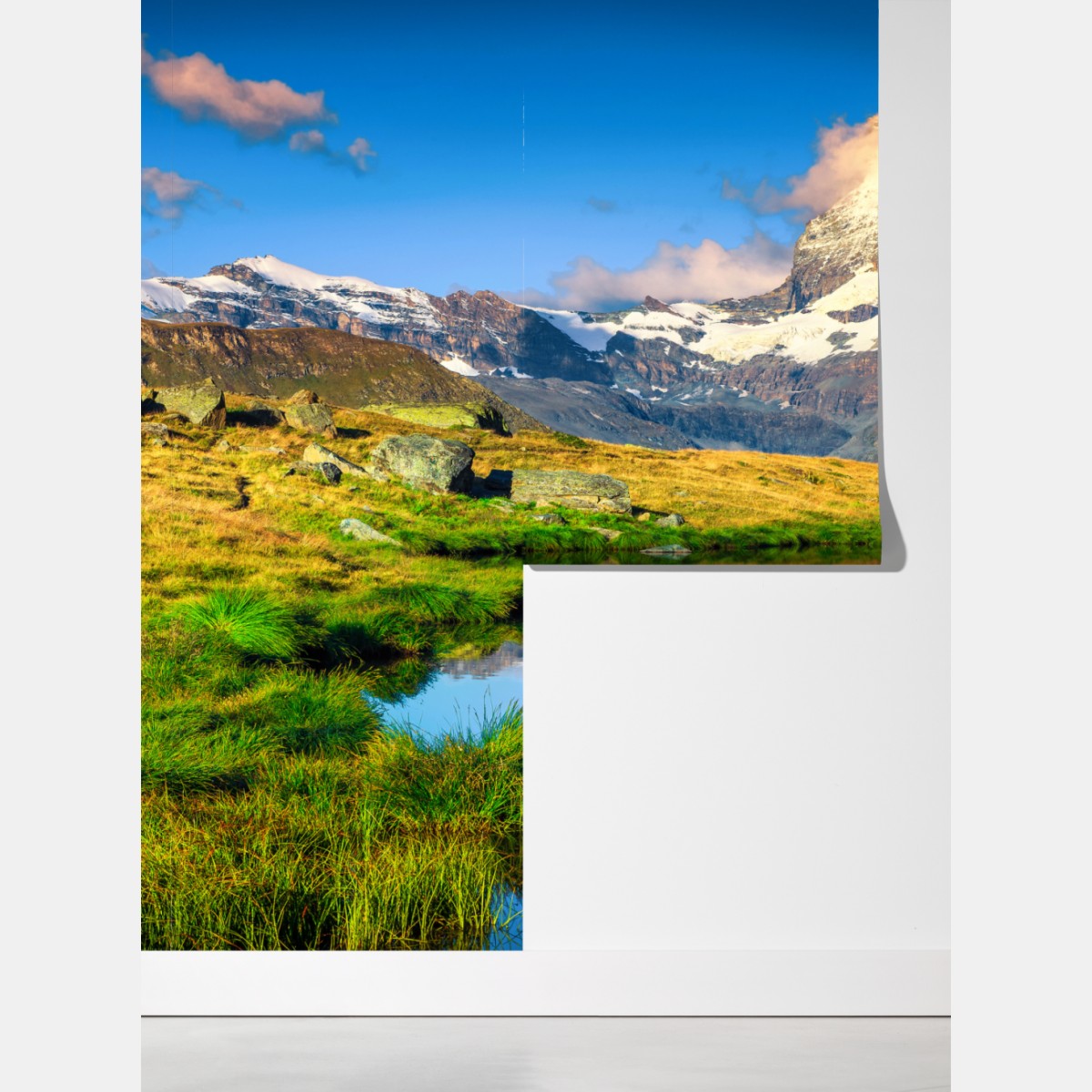 Fototapeta majestatyczny Matterhorn odbity w alpejskim jeziorze – Wallissimo® Fototapeta majestatyczny Matterhorn odbity w alpejskim jeziorze – Wallissimo®