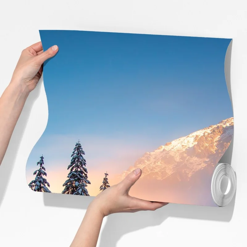 Fototapeta zima o wschodzie nad zaśnieżonym jeziorem górskim – Wallissimo® Fototapeta zima o wschodzie nad zaśnieżonym jeziorem górskim – Wallissimo®