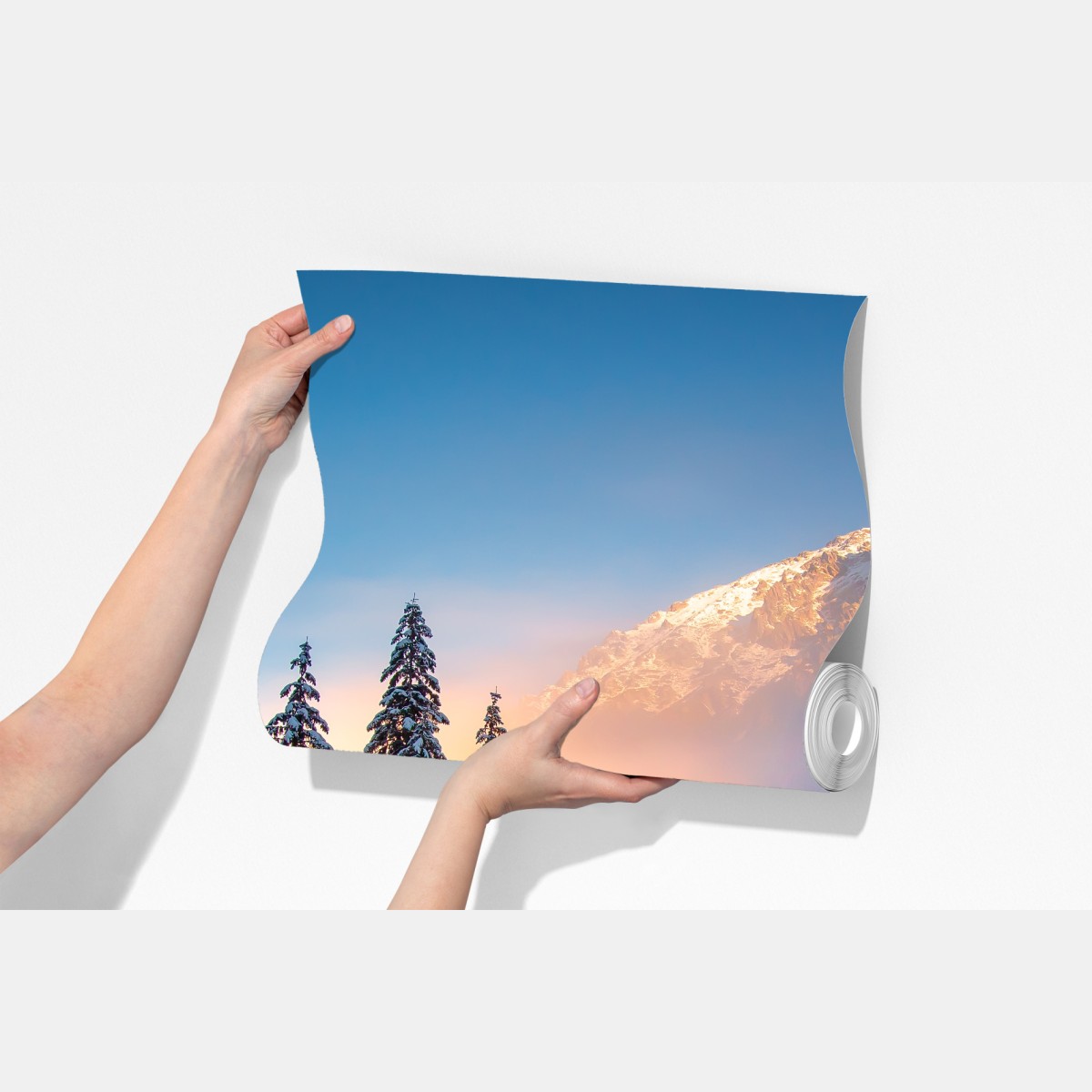 Fototapeta zima o wschodzie nad zaśnieżonym jeziorem górskim – Wallissimo® Fototapeta zima o wschodzie nad zaśnieżonym jeziorem górskim – Wallissimo®