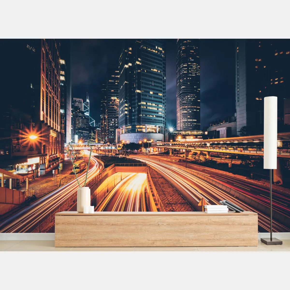 Fototapeta nocne smugi świetlne nad miejską autostradą – Wallissimo® Fototapeta nocne smugi świetlne nad miejską autostradą – Wallissimo®