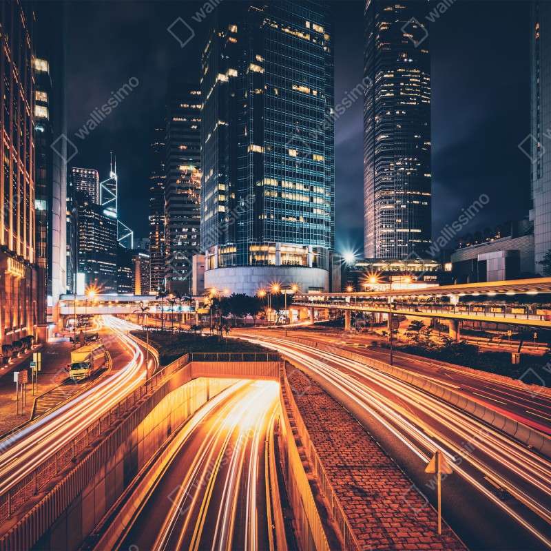 Fototapeta nocne smugi świetlne nad miejską autostradą – Wallissimo® Fototapeta nocne smugi świetlne nad miejską autostradą – Wallissimo®