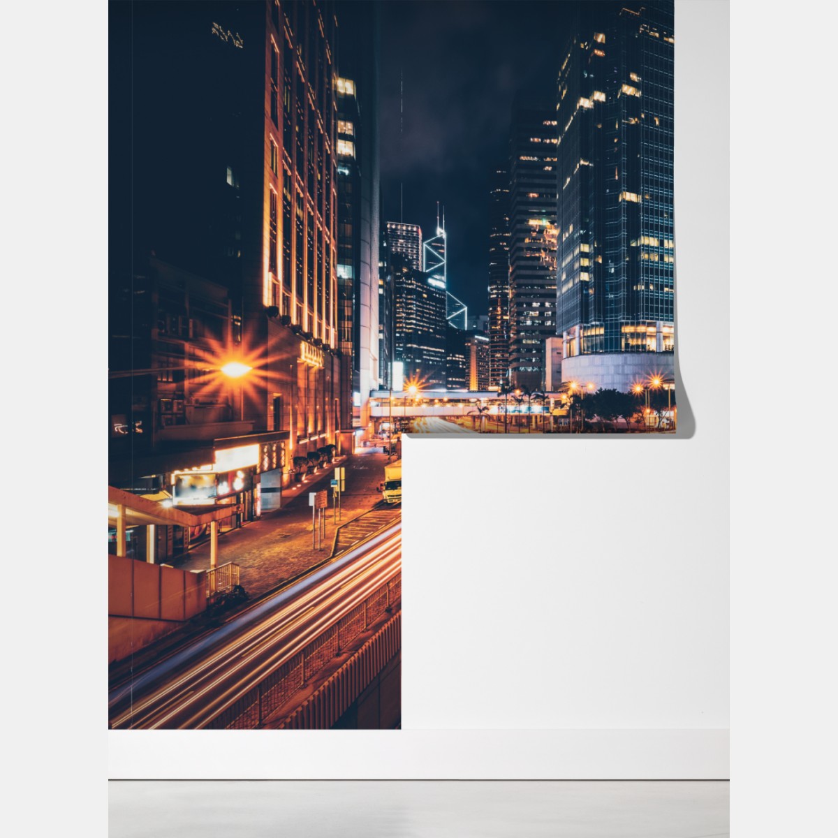 Fototapeta nocne smugi świetlne nad miejską autostradą – Wallissimo® Fototapeta nocne smugi świetlne nad miejską autostradą – Wallissimo®