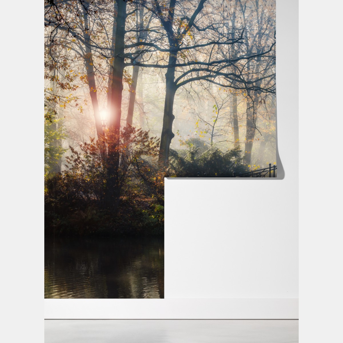 Fototapeta mglisty jesienny most z łabędziem – Wallissimo® Fototapeta mglisty jesienny most z łabędziem – Wallissimo®