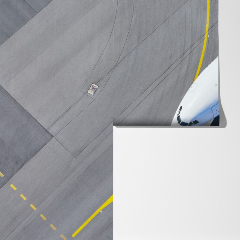 Fototapeta widok z lotu ptaka na samolot na płycie lotniska – Wallissimo® Fototapeta widok z lotu ptaka na samolot na płycie lotniska – Wallissimo®