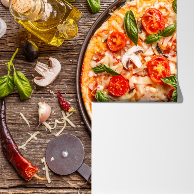 Fototapeta świeża pizza z bazylią i pomidorkami koktajlowymi – Wallissimo® Fototapeta świeża pizza z bazylią i pomidorkami koktajlowymi – Wallissimo®