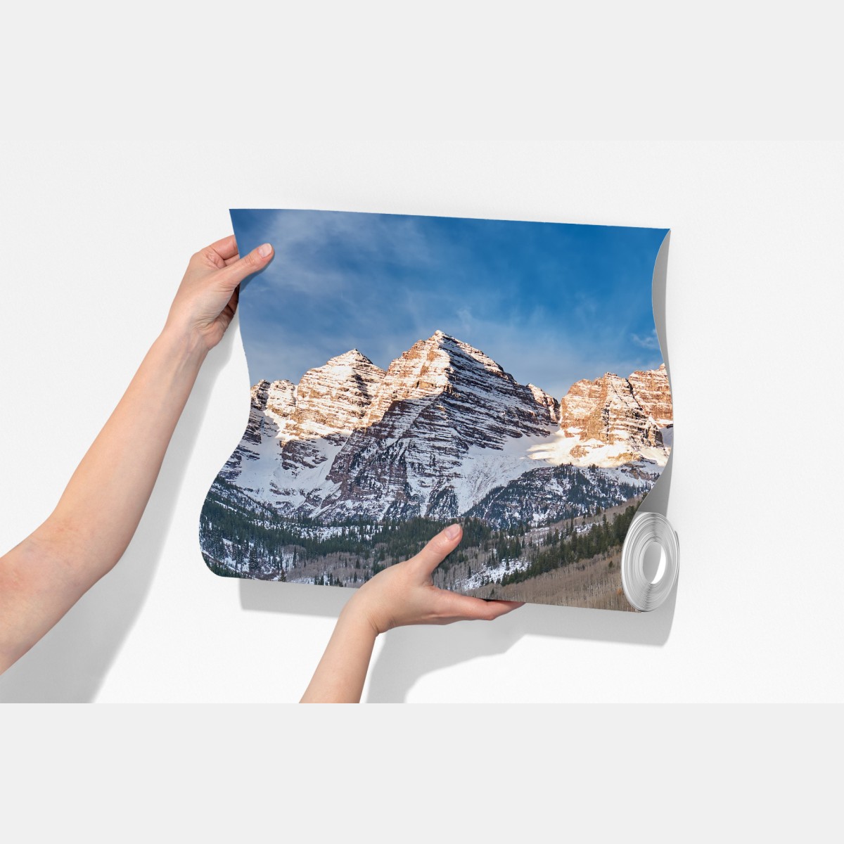 Fototapeta spokojne alpejskie jezioro odbijające ośnieżone szczyty i jesienne drzewa – Wallissimo® Fototapeta spokojne alpejskie jezioro odbijające ośnieżone szczyty i jesienne drzewa – Wallissimo®