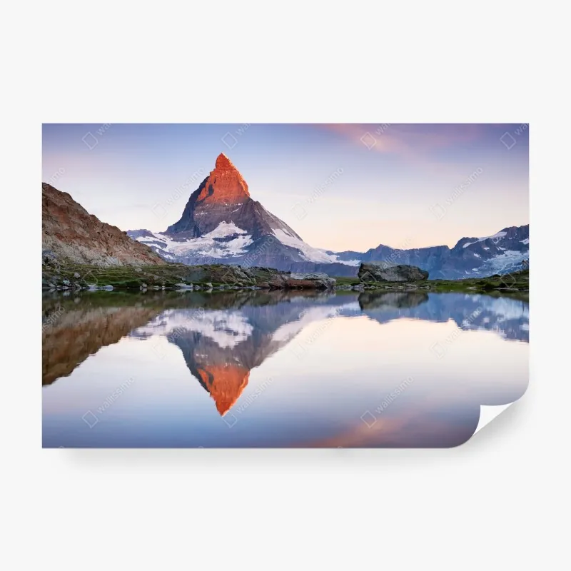 Fototapeta Matterhorn o wschodzie słońca nad alpejskim jeziorem
