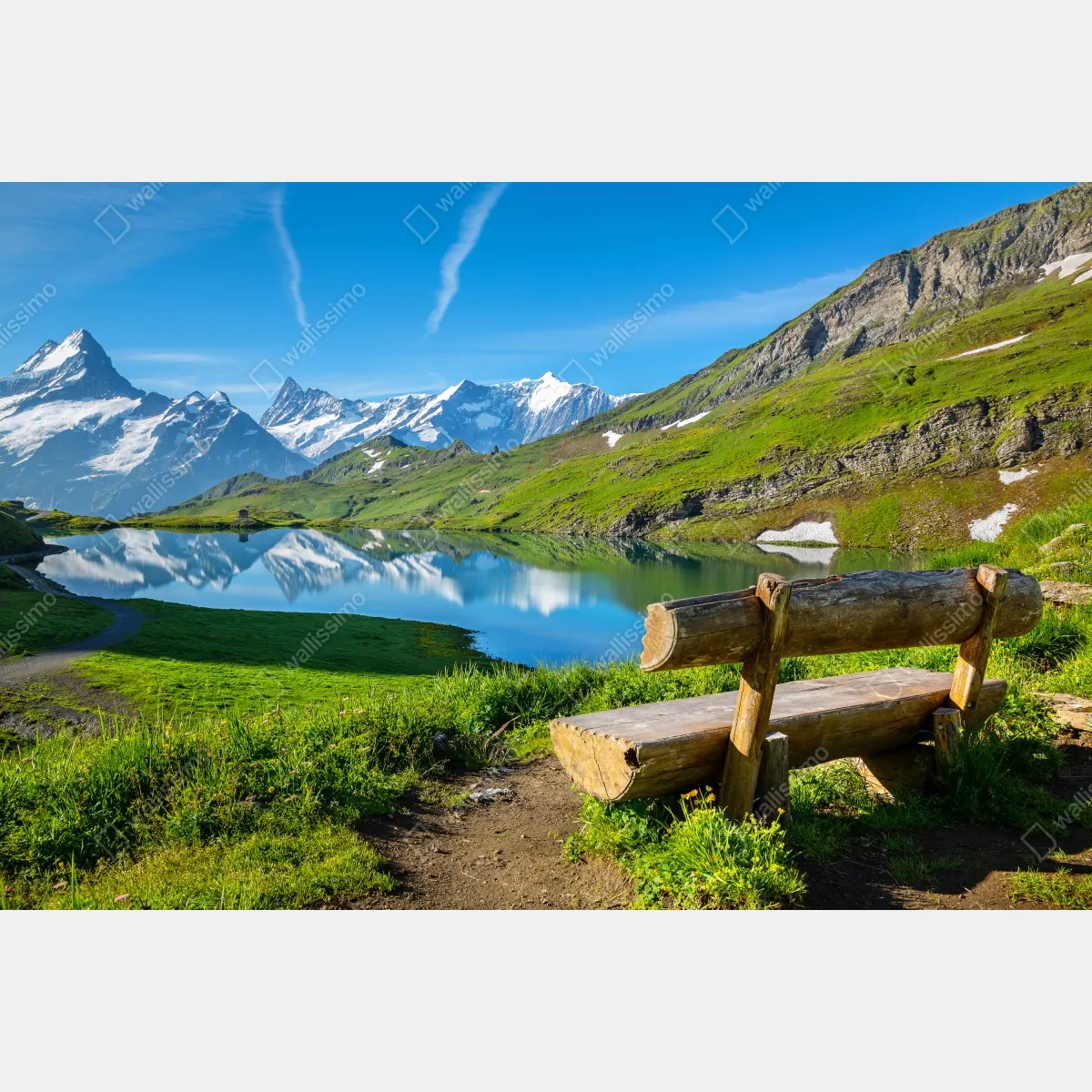 Fototapeta alpejskie jezioro z drewnianą ławką – Wallissimo® Fototapeta alpejskie jezioro z drewnianą ławką – Wallissimo®