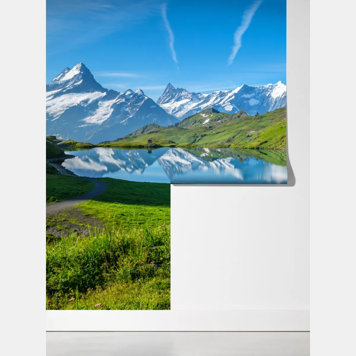 Fototapeta alpejskie jezioro z drewnianą ławką – Wallissimo® Fototapeta alpejskie jezioro z drewnianą ławką – Wallissimo®