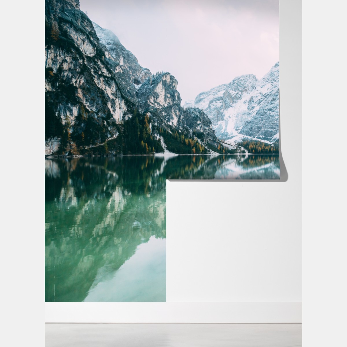 Fototapeta spokojne odbicia na jeziorze Pragser Wildsee – Wallissimo® Fototapeta spokojne odbicia na jeziorze Pragser Wildsee – Wallissimo®