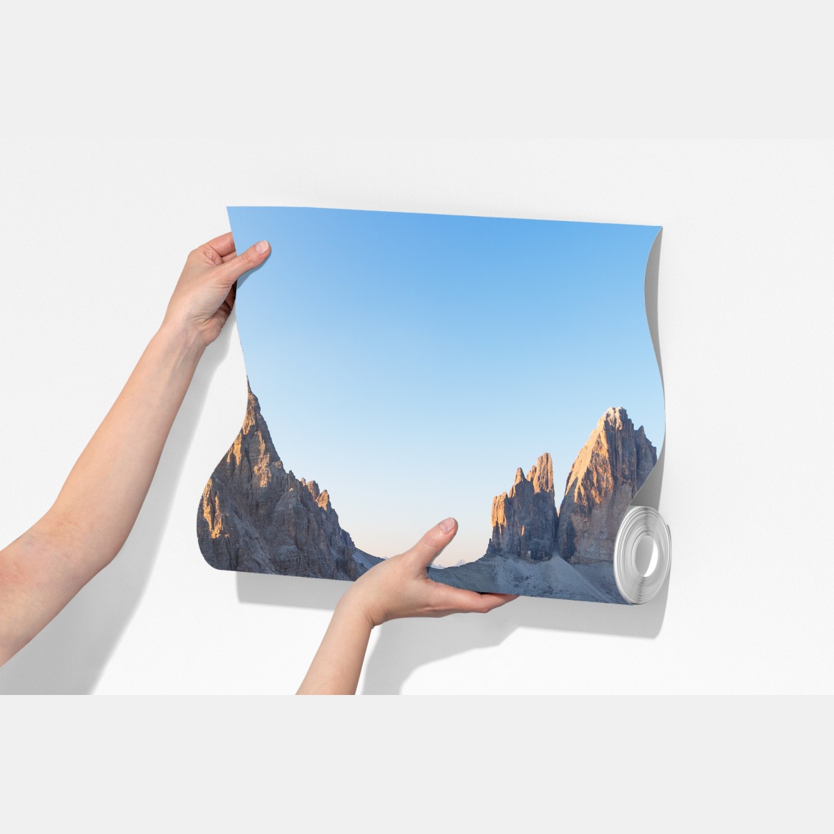 Fototapeta oświetlone słońcem schronisko w górach – Wallissimo® Fototapeta oświetlone słońcem schronisko w górach – Wallissimo®