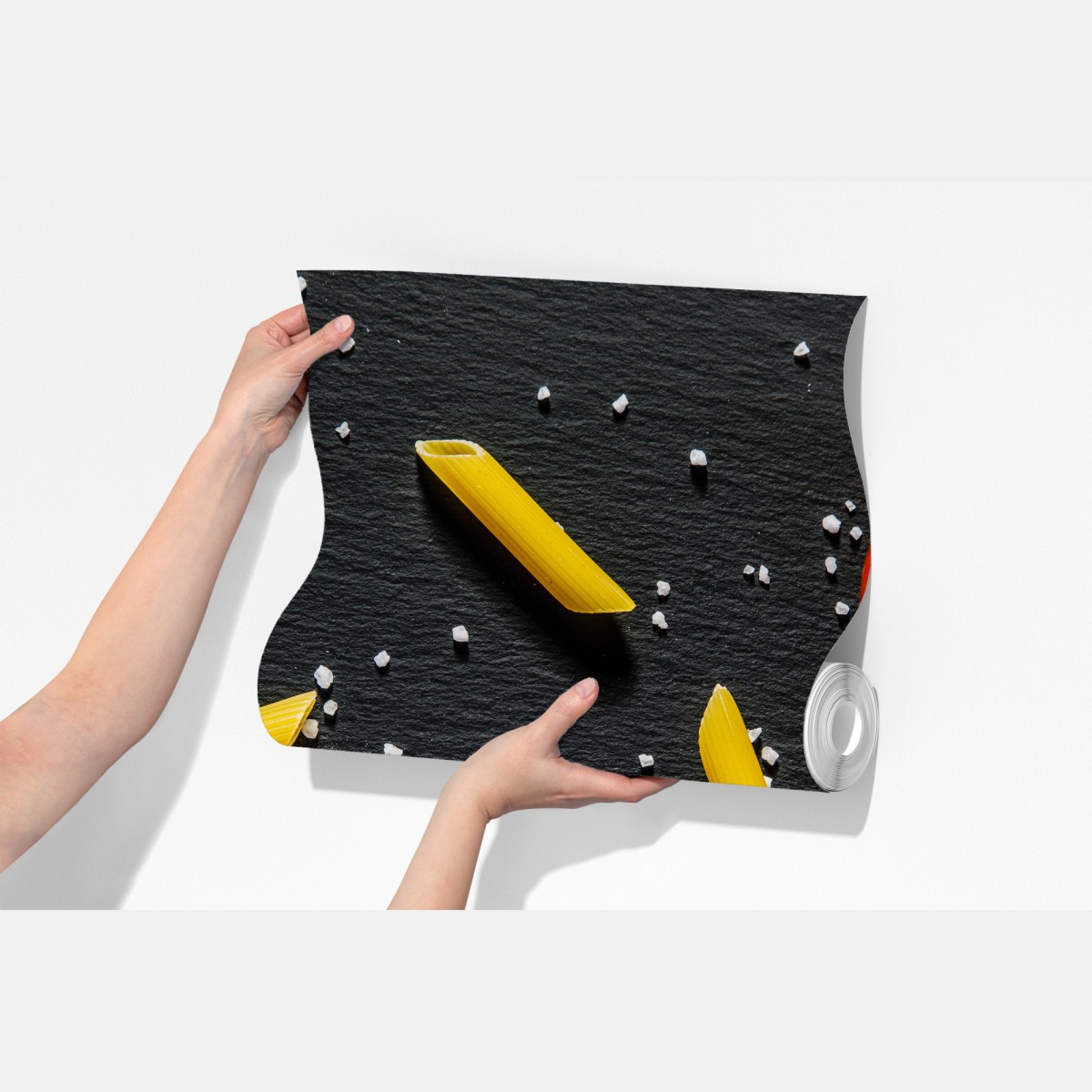 Fototapeta pomidory i penne na czarnym łupku – Wallissimo® Fototapeta pomidory i penne na czarnym łupku – Wallissimo®