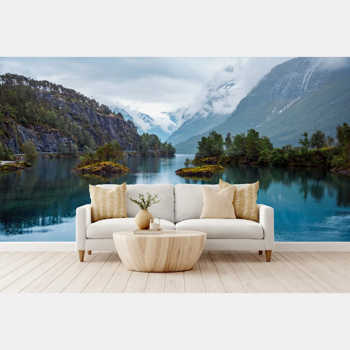 Fototapeta Lovatnet jezioro odbicie w mglistych górach Norwegii – Wallissimo® Fototapeta Lovatnet jezioro odbicie w mglistych górach Norwegii – Wallissimo®