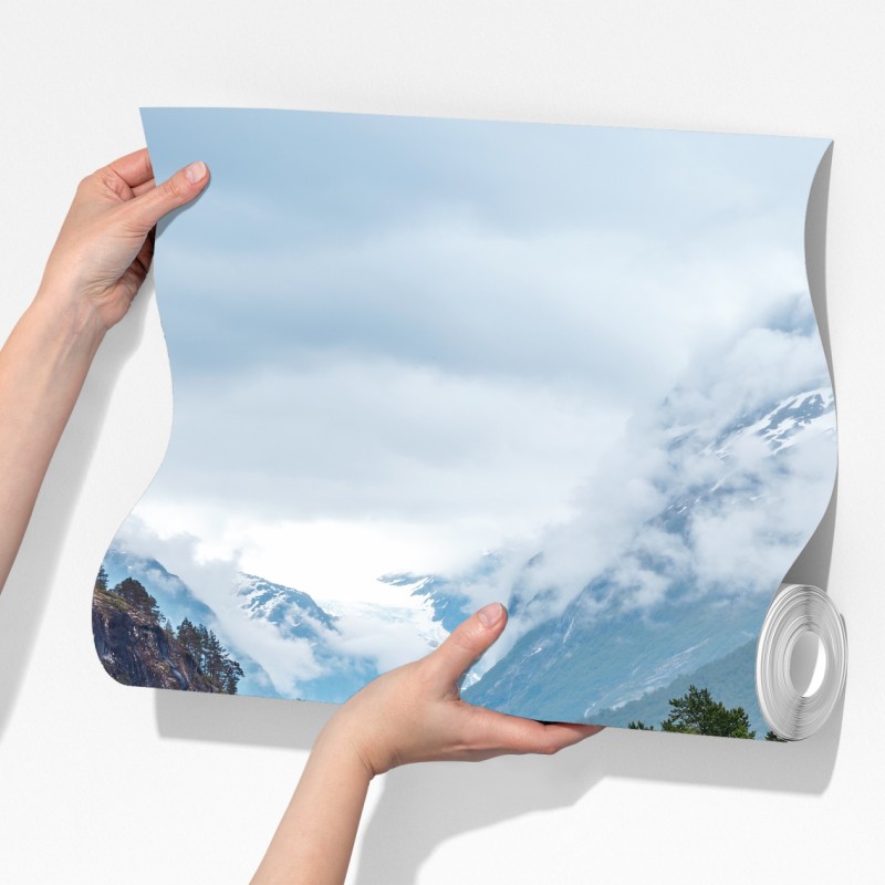 Fototapeta Lovatnet jezioro odbicie w mglistych górach Norwegii – Wallissimo® Fototapeta Lovatnet jezioro odbicie w mglistych górach Norwegii – Wallissimo®